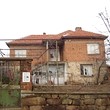 Кирпичный дом в деревне